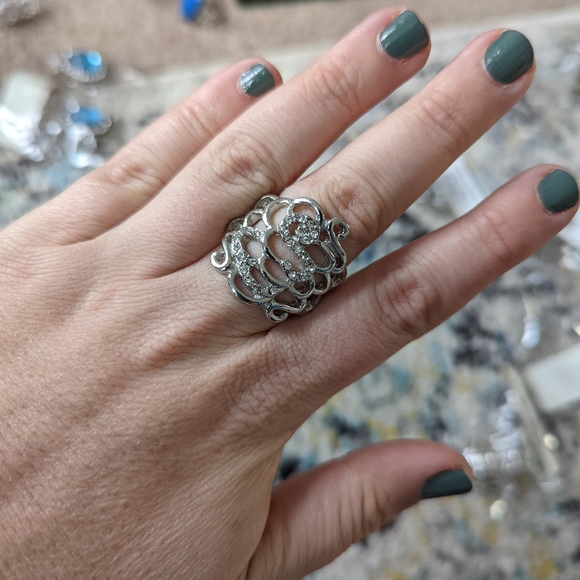 5/$20 Paparazzi Don't Hold Your Breath White Ring